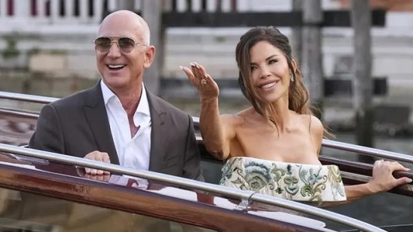 শতাব্দীর সবচেয়ে ব্যয়বহুল বিয়ে বেজোস-লরেন দম্পত্তির