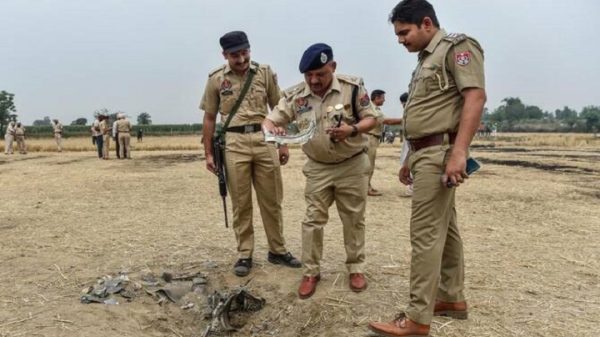 পাকিস্তানে আত্মঘাতী বোমা হামলায় ১৩ সেনা নিহত